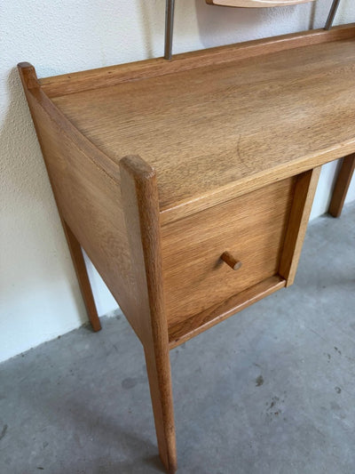 
                  
                    Vintage kaptafel - bureau eiken - LOUI.STORE
                  
                