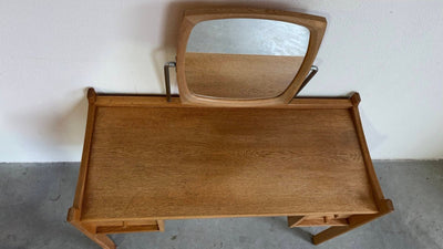 
                  
                    Vintage kaptafel - bureau eiken - LOUI.STORE
                  
                