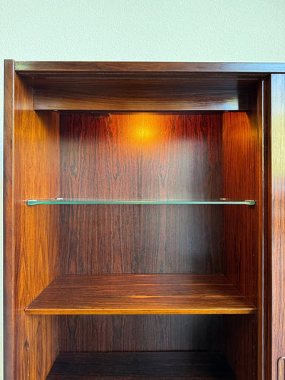 
                  
                    Vintage kast Hundevad glazen schuifdeuren - LOUI.STORE
                  
                