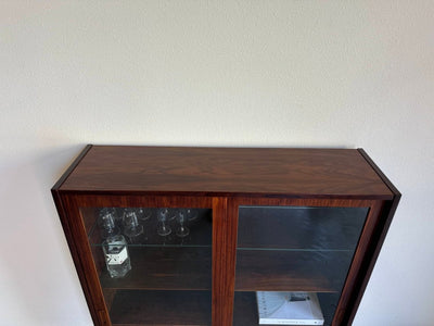 
                  
                    Vintage kast Hundevad glazen schuifdeuren - LOUI.STORE
                  
                