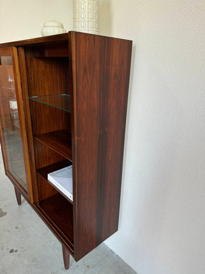 
                  
                    Vintage kast Hundevad glazen schuifdeuren - LOUI.STORE
                  
                