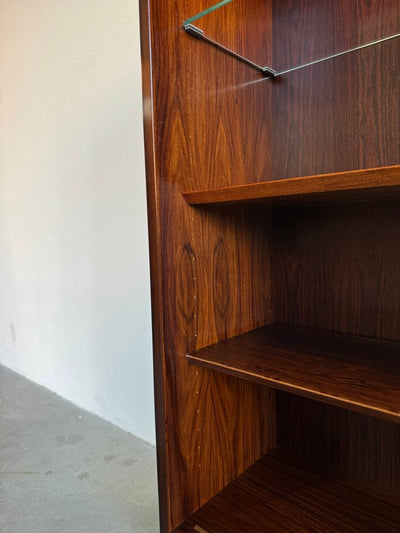 
                  
                    Vintage kast Hundevad glazen schuifdeuren - LOUI.STORE
                  
                