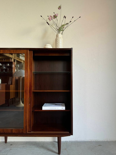 
                  
                    Vintage kast Hundevad glazen schuifdeuren - LOUI.STORE
                  
                