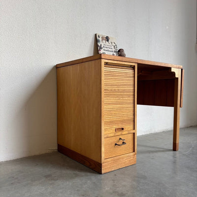 
                  
                    Vintage kinderbureau eiken tambour - LOUI.STORE
                  
                