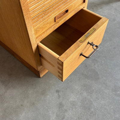 
                  
                    Vintage kinderbureau eiken tambour - LOUI.STORE
                  
                