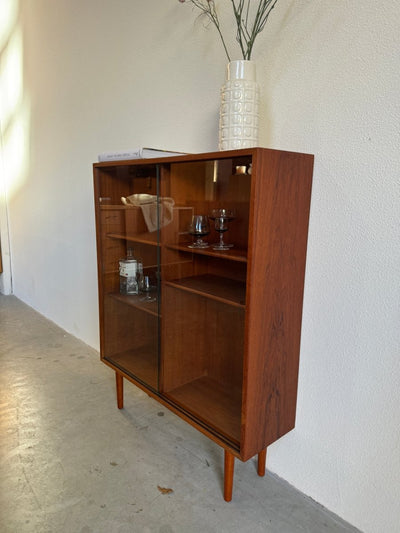 
                  
                    Vintage klein boekenkastje glazen deurtjes - LOUI.STORE
                  
                