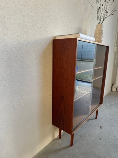 
                  
                    Vintage klein boekenkastje glazen deurtjes - LOUI.STORE
                  
                