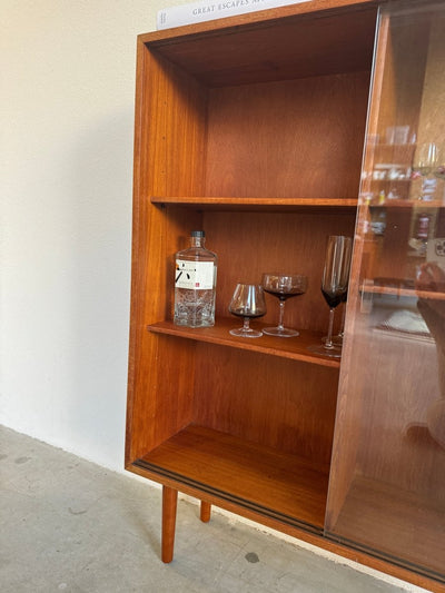 
                  
                    Vintage klein boekenkastje glazen deurtjes - LOUI.STORE
                  
                