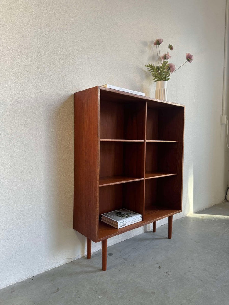 
                  
                    Vintage klein boekenkastje teak - LOUI.STORE
                  
                