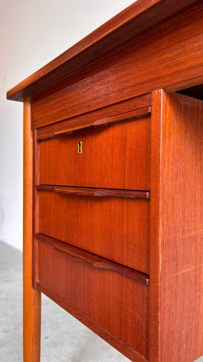 
                  
                    Vintage Klein bureau teak - LOUI.STORE
                  
                