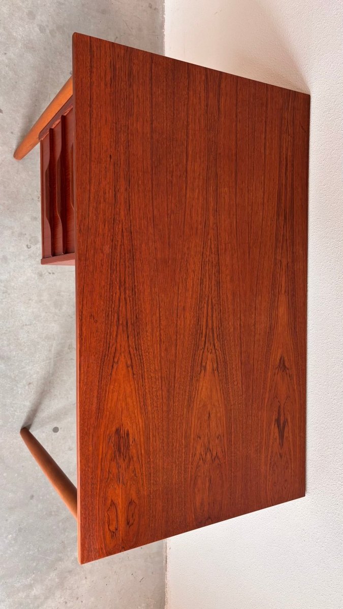 
                  
                    Vintage Klein bureau teak - LOUI.STORE
                  
                