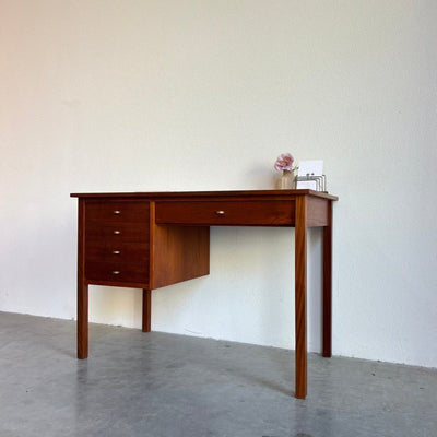Vintage klein bureau teak - metalen greepjes - LOUI.STORE