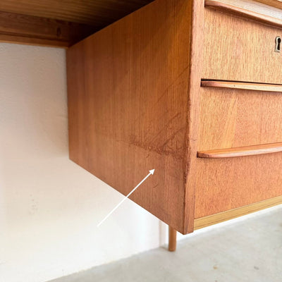 
                  
                    Vintage klein bureautje teak en beuken - LOUI
                  
                
