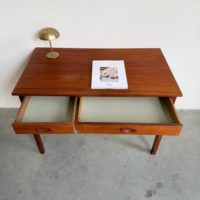 
                  
                    Vintage klein bureautje teak - LOUI
                  
                