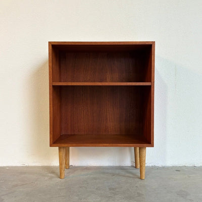 
                  
                    Vintage klein laag boekenkastje teak - LOUI.STORE
                  
                