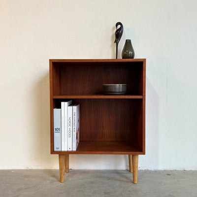 
                  
                    Vintage klein laag boekenkastje teak - LOUI.STORE
                  
                