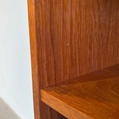 
                  
                    Vintage klein laag boekenkastje teak - LOUI.STORE
                  
                