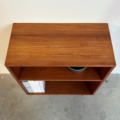 
                  
                    Vintage klein laag boekenkastje teak - LOUI.STORE
                  
                