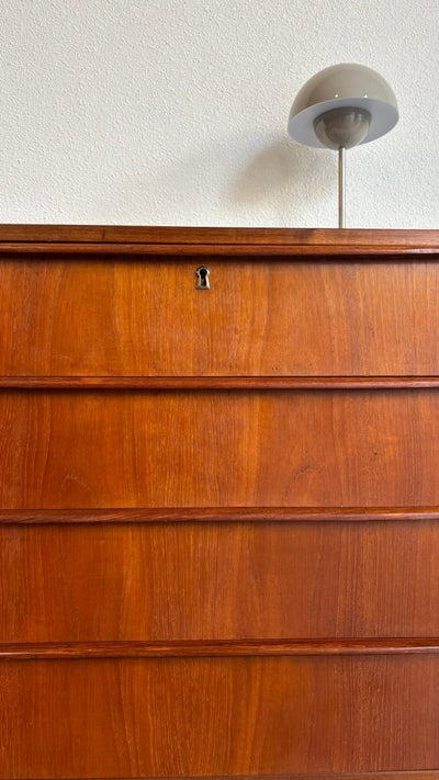 
                  
                    Vintage klein ladekastje 4* teak - LOUI.STORE
                  
                