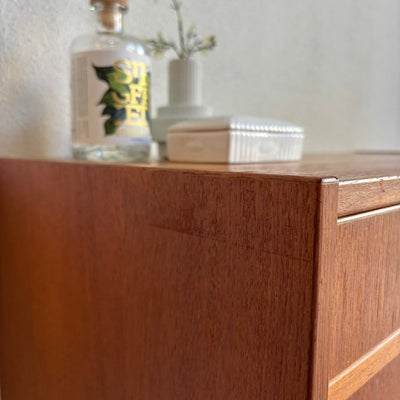 
                  
                    Vintage klein sideboard lade en schuifdeuren teak - LOUI.STORE
                  
                