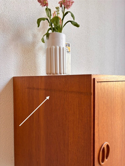 
                  
                    Vintage klein sideboard schuifdeurtjes - LOUI.STORE
                  
                