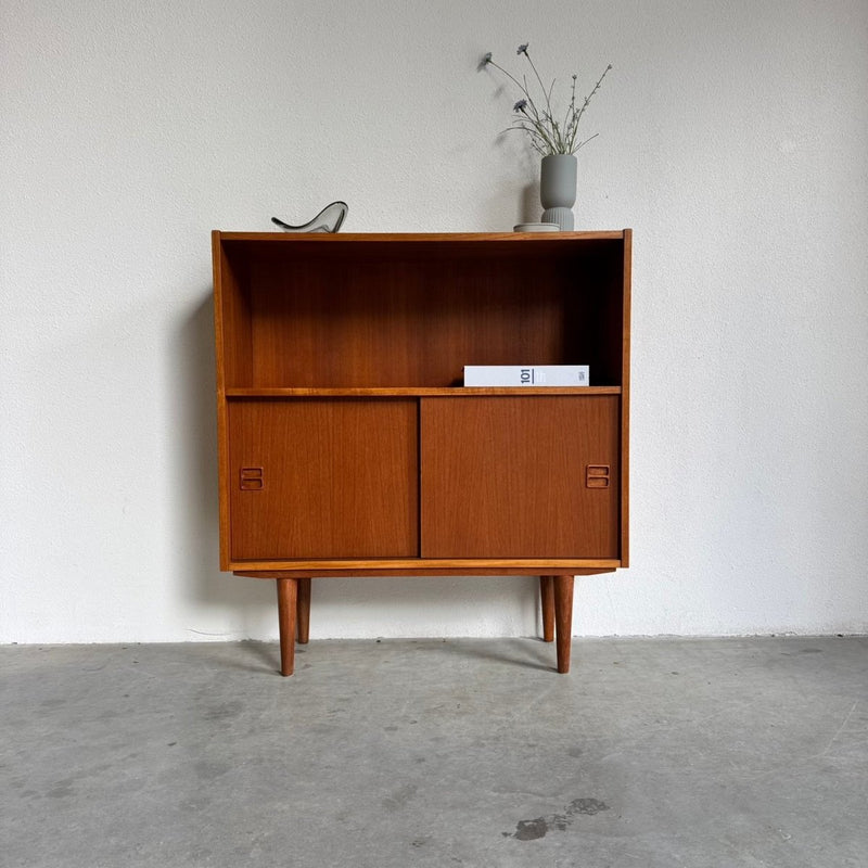 Vintage klein sideboard schuifdeurtjes teak - LOUI