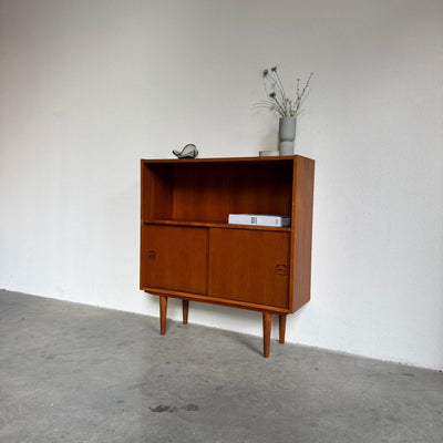 
                  
                    Vintage klein sideboard schuifdeurtjes teak - LOUI
                  
                