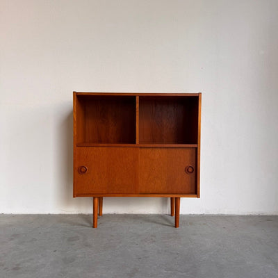 
                  
                    Vintage kleine boekenkast schuifdeurtjes - LOUI.STORE
                  
                