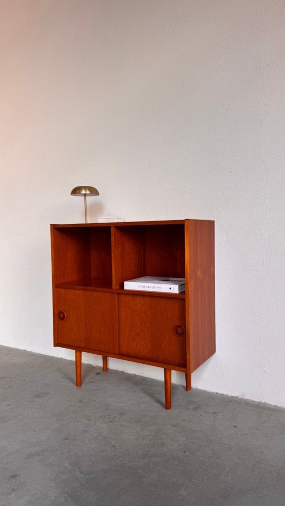 
                  
                    Vintage kleine boekenkast schuifdeurtjes - LOUI.STORE
                  
                