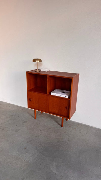 
                  
                    Vintage kleine boekenkast schuifdeurtjes - LOUI.STORE
                  
                