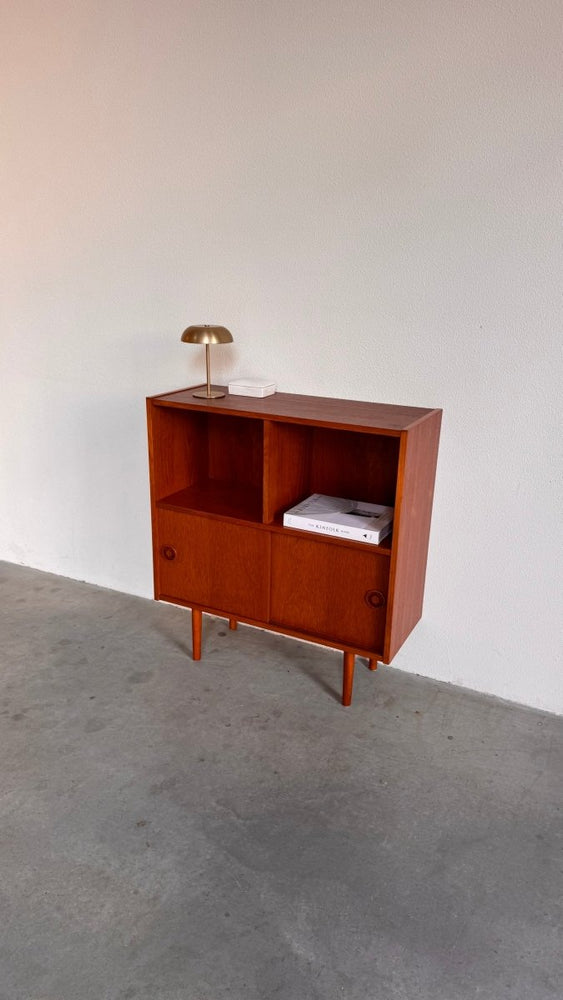 
                  
                    Vintage kleine boekenkast schuifdeurtjes - LOUI.STORE
                  
                