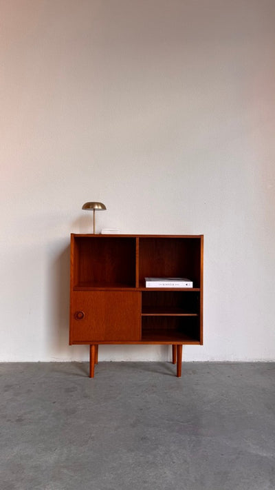 
                  
                    Vintage kleine boekenkast schuifdeurtjes - LOUI.STORE
                  
                