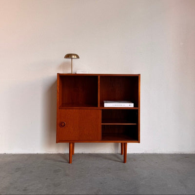 
                  
                    Vintage kleine boekenkast schuifdeurtjes - LOUI.STORE
                  
                