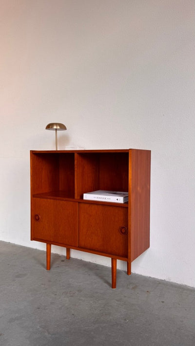 
                  
                    Vintage kleine boekenkast schuifdeurtjes - LOUI.STORE
                  
                