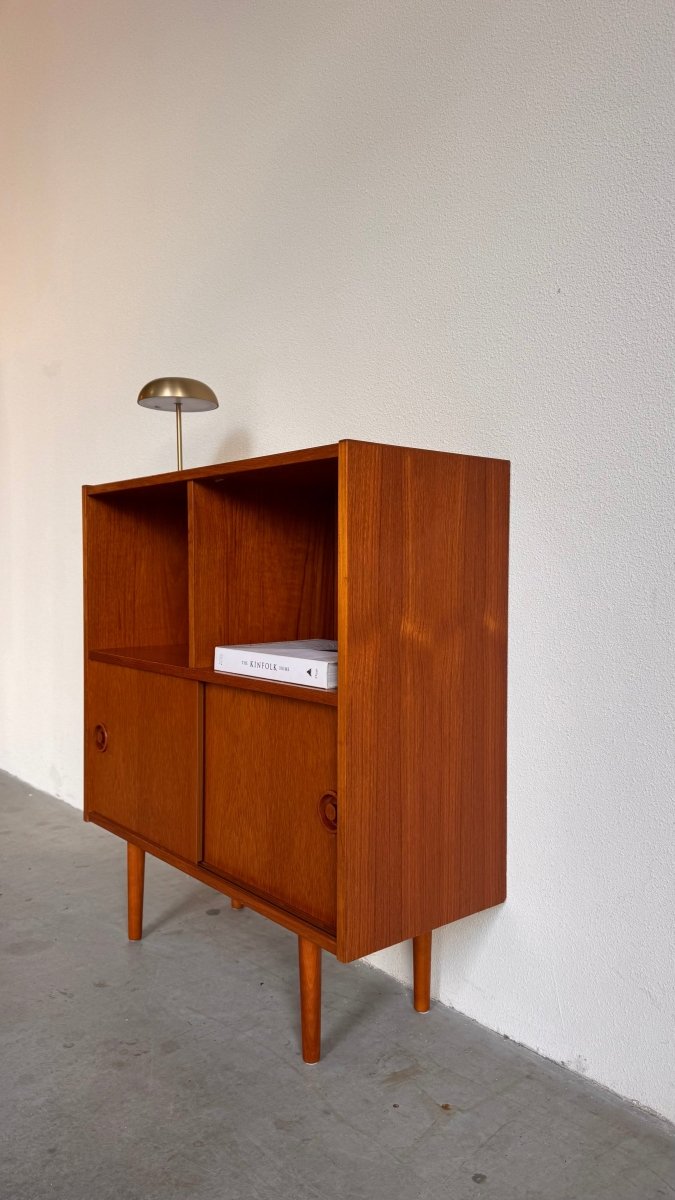 
                  
                    Vintage kleine boekenkast schuifdeurtjes - LOUI.STORE
                  
                