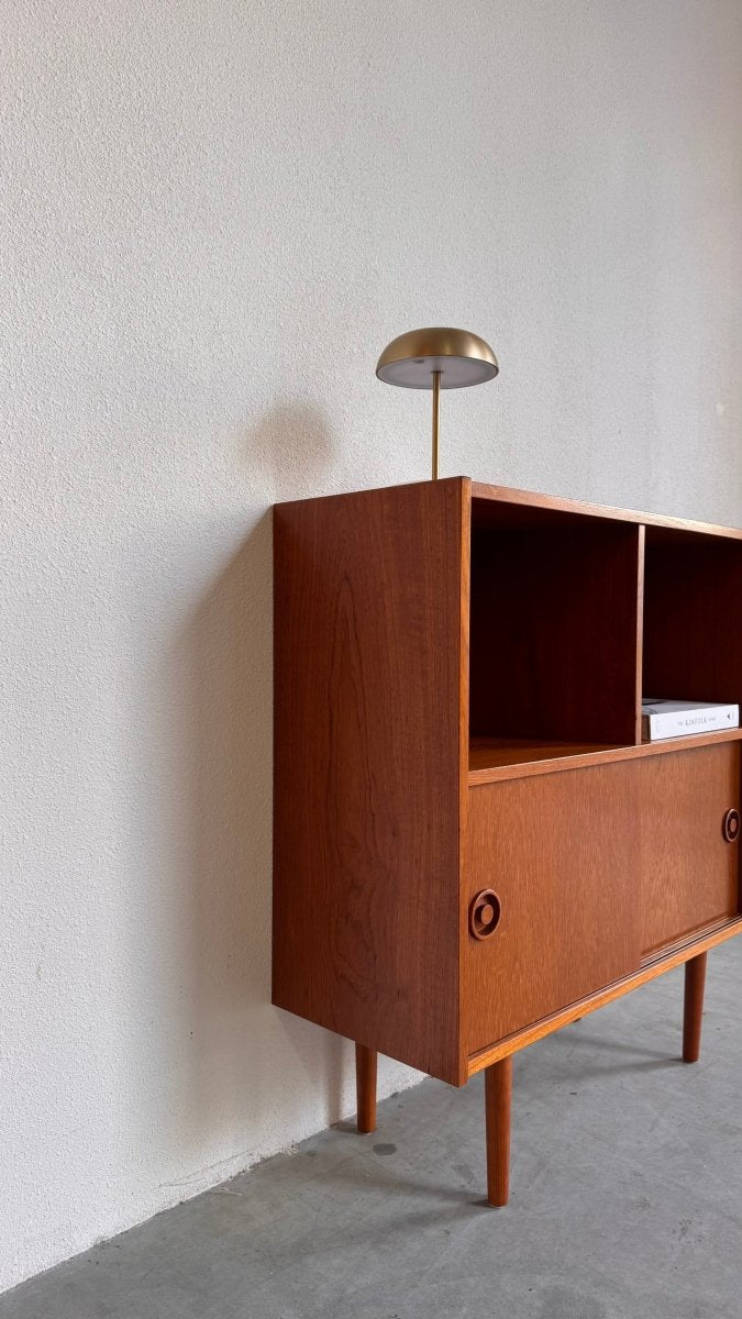 
                  
                    Vintage kleine boekenkast schuifdeurtjes - LOUI.STORE
                  
                