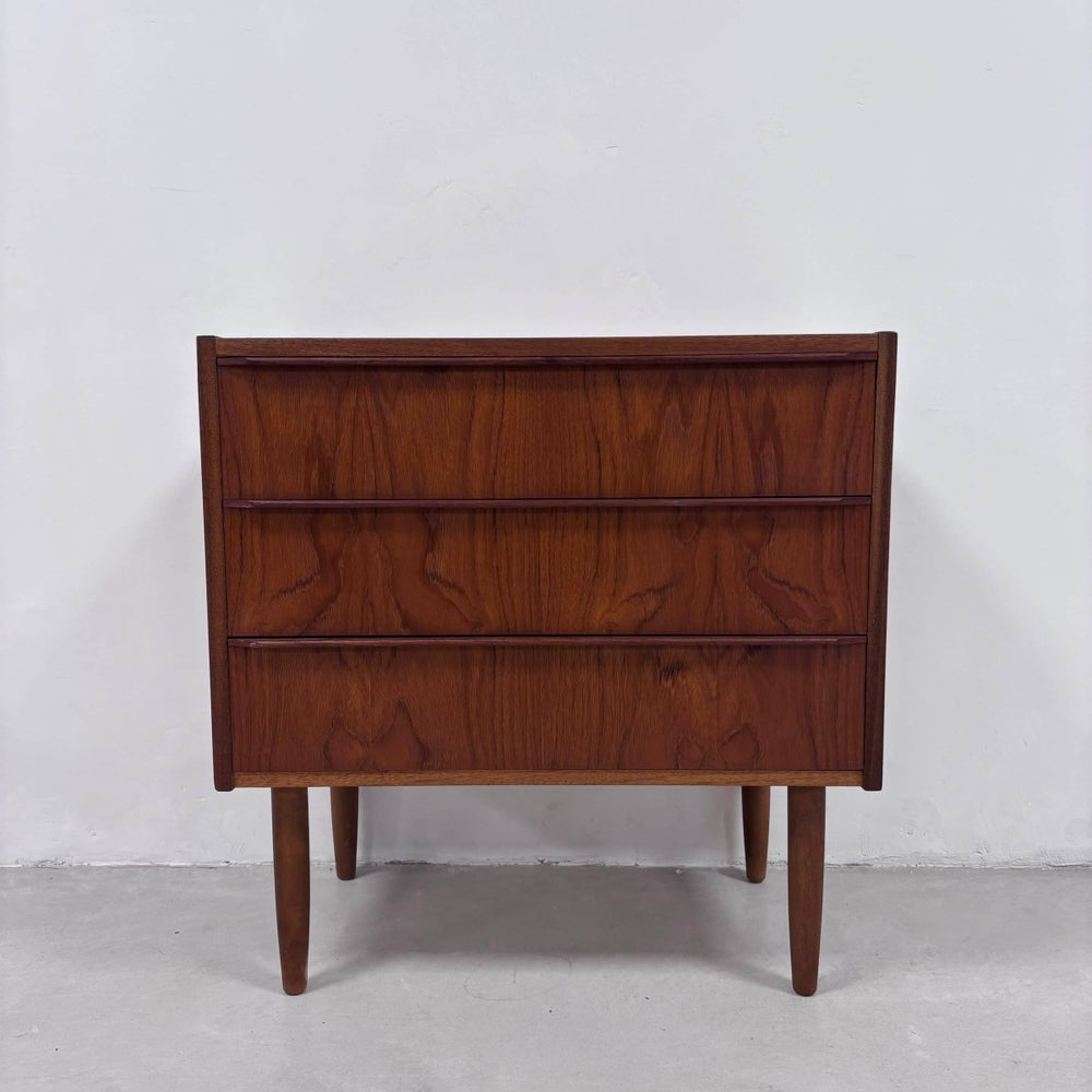 
                  
                    Vintage kleine ladekast 3* teak - LOUI.STORE
                  
                