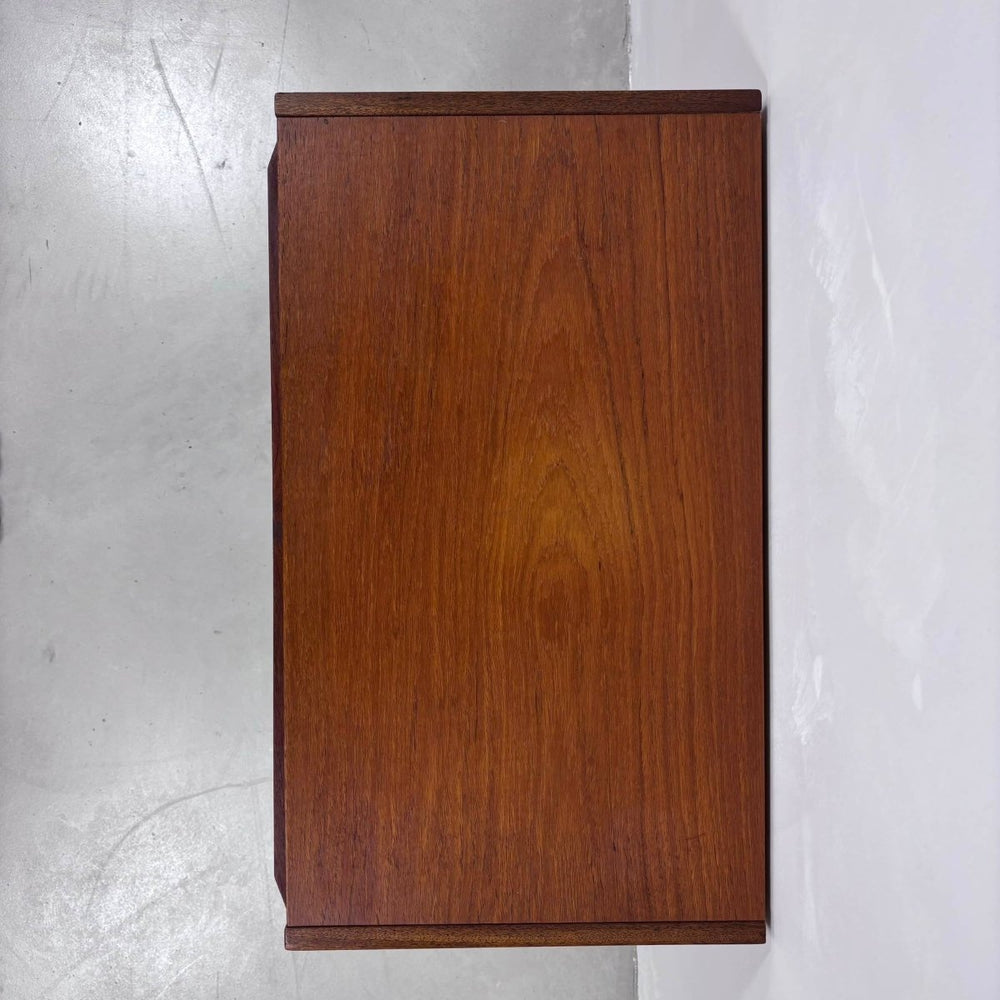 
                  
                    Vintage kleine ladekast 3* teak - LOUI.STORE
                  
                