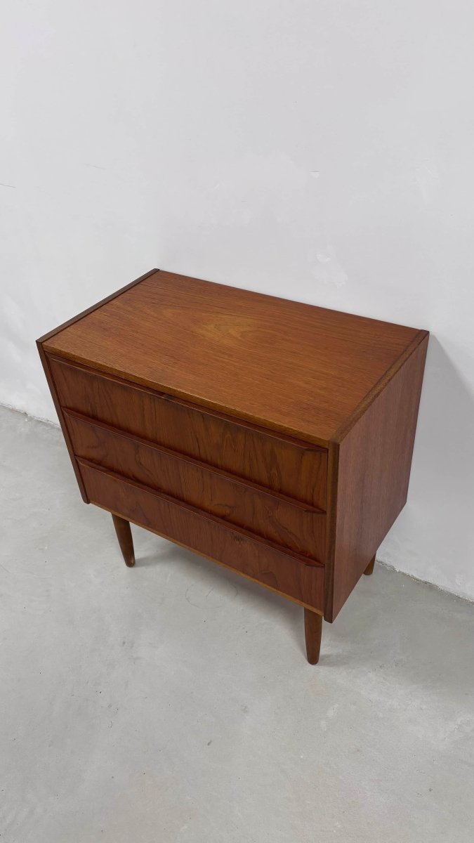 
                  
                    Vintage kleine ladekast 3* teak - LOUI.STORE
                  
                