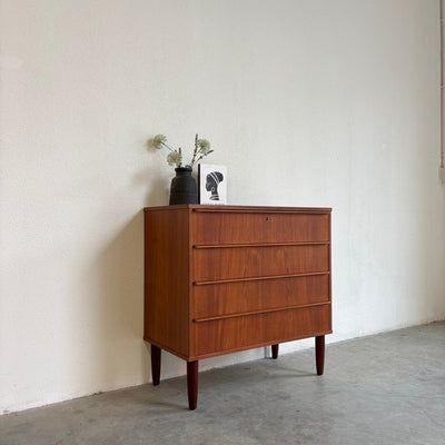 
                  
                    Vintage laag ladekastje 4* teak - LOUI.STORE
                  
                