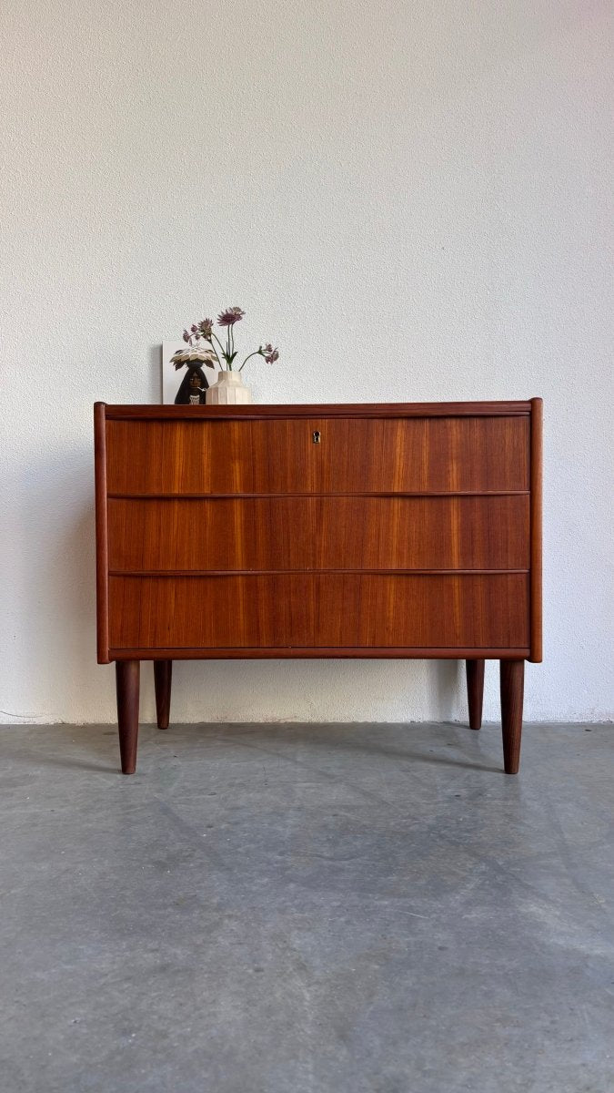 
                  
                    Vintage ladekast 3* laag - LOUI.STORE
                  
                