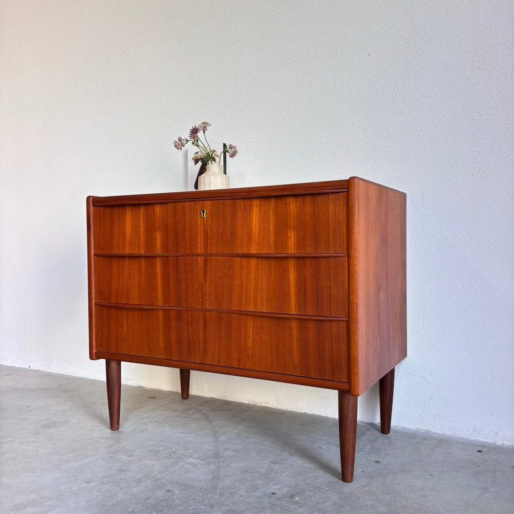 
                  
                    Vintage ladekast 3* laag - LOUI.STORE
                  
                