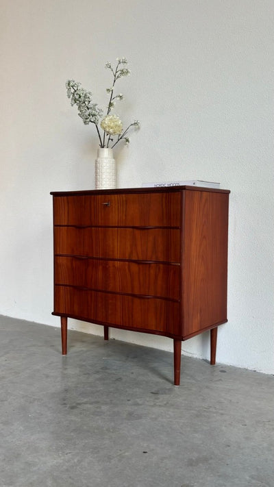 
                  
                    Vintage ladekast 4* golvende lades - LOUI.STORE
                  
                