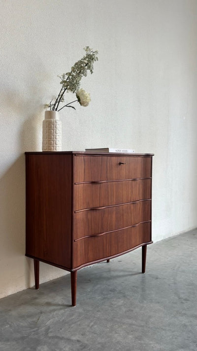 
                  
                    Vintage ladekast 4* golvende lades - LOUI.STORE
                  
                