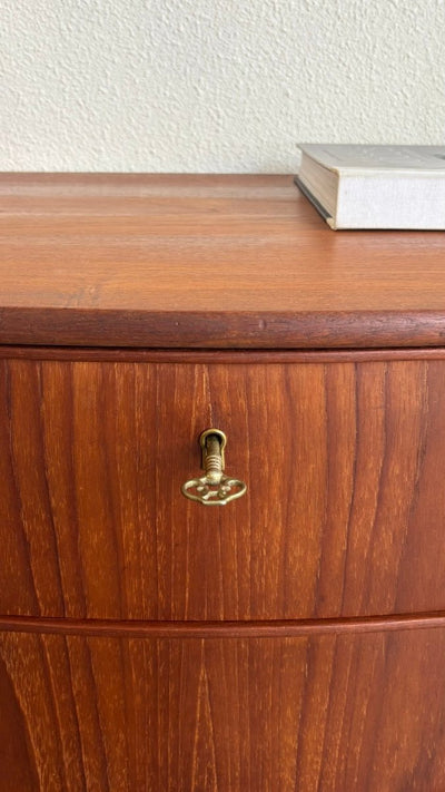 
                  
                    Vintage ladekast 4* golvende lades - LOUI.STORE
                  
                