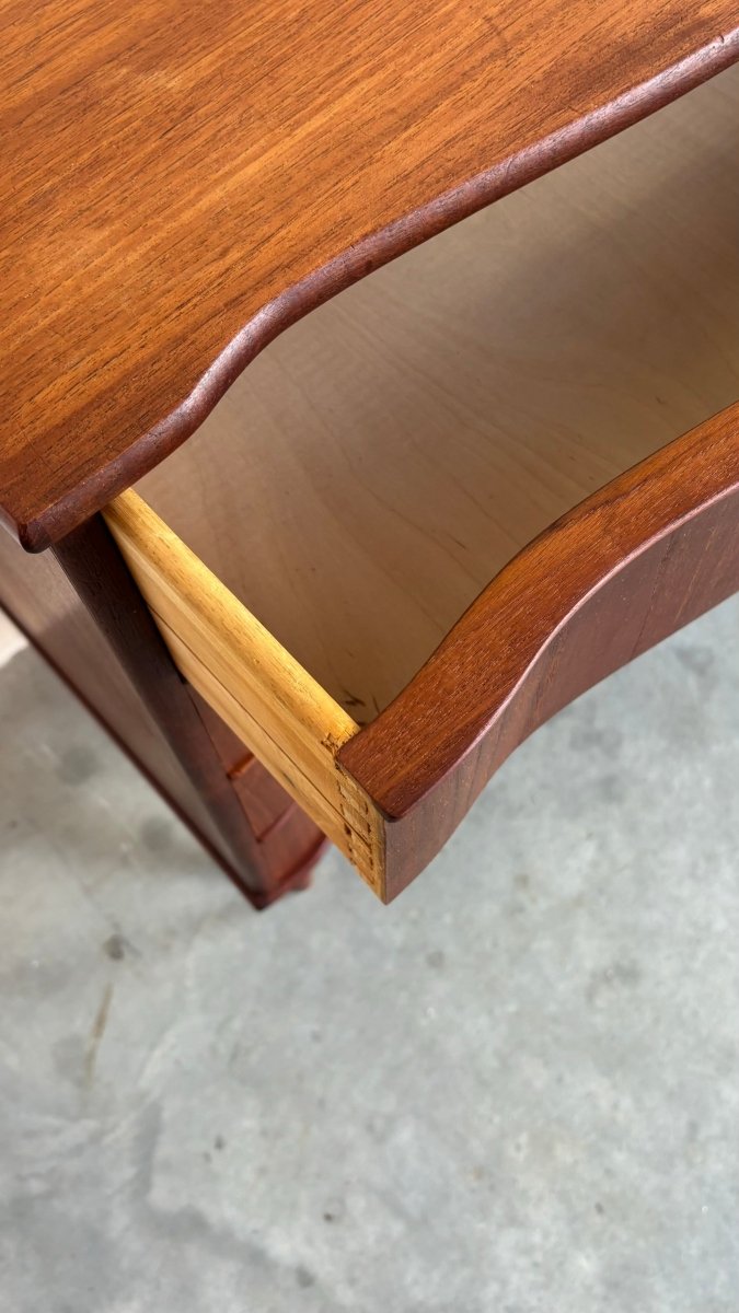 
                  
                    Vintage ladekast 4* golvende lades - LOUI.STORE
                  
                