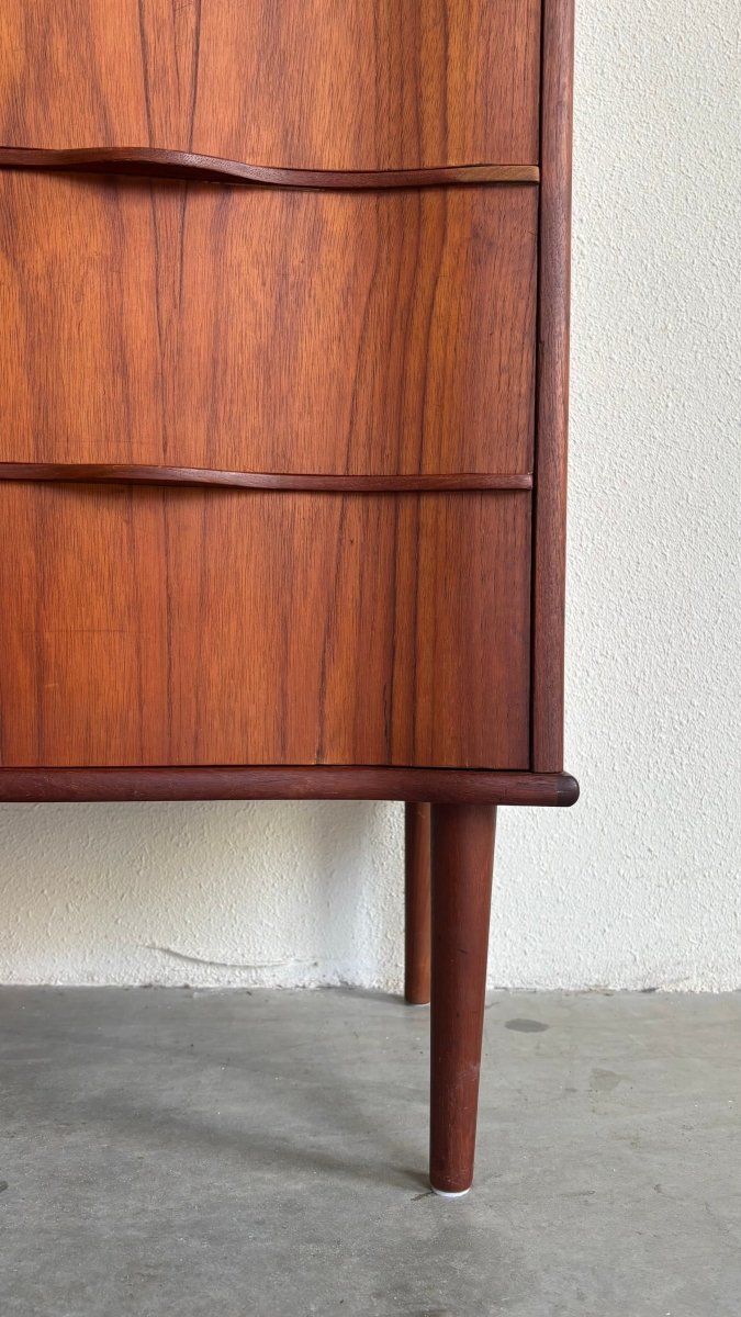 
                  
                    Vintage ladekast 4* golvende lades - LOUI.STORE
                  
                