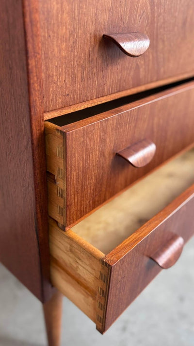 
                  
                    Vintage ladekast 4* krul handvat - LOUI.STORE
                  
                