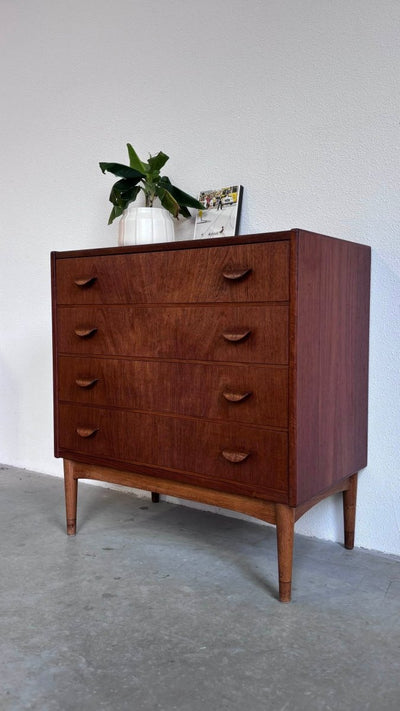 
                  
                    Vintage ladekast 4* krul handvat - LOUI.STORE
                  
                