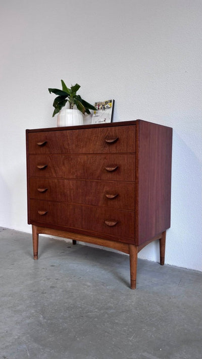 
                  
                    Vintage ladekast 4* krul handvat - LOUI.STORE
                  
                